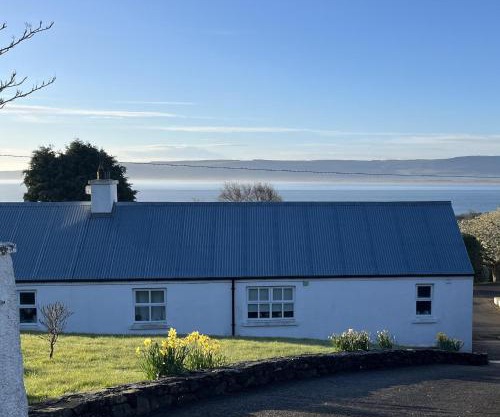 Cosy Donegal Cottage with Panoramic Sea Views