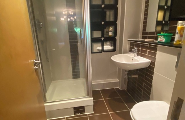 Cosy Double room - Central LinenCentral Line directly to Oxford Circus