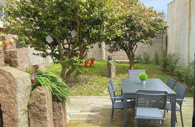Cosy downtown apartment with garden