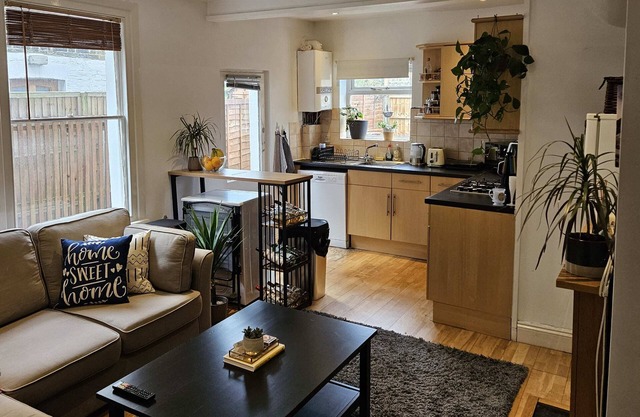 Cosy Earlsfield 2 bed pad