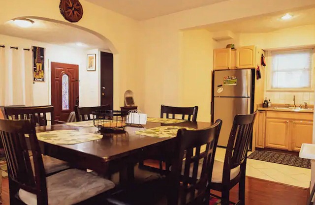 Cosy family friendly house in diverse and dynamic downtown Silver Spring!