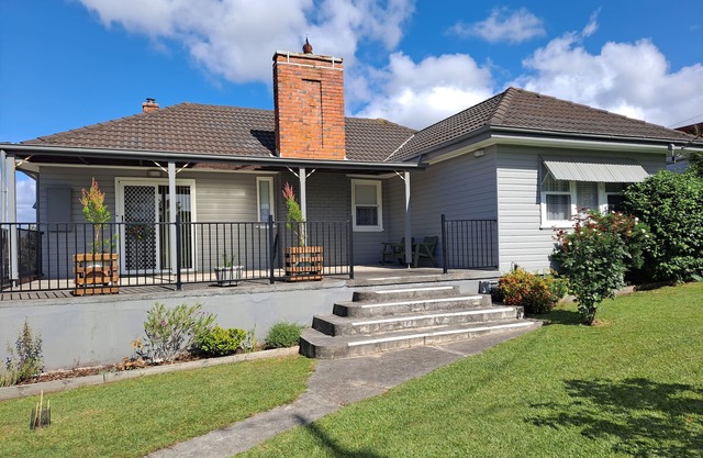 Cosy family home, walking distance to shops and cafes.
