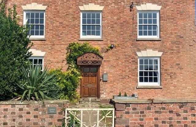 Cosy Farmhouse in The Forest of Dean Sleeping 12