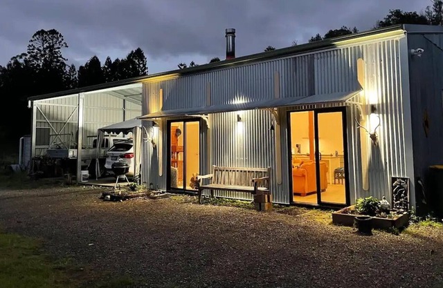Cosy farmhouse on 110 acres with forest and creeks