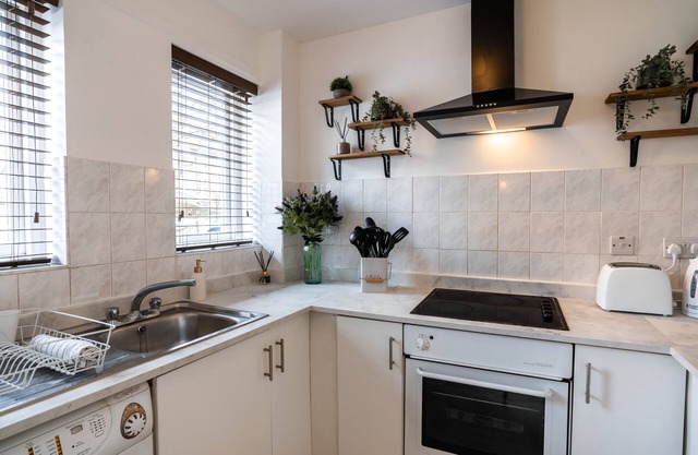 Cosy Finnieston Apt - Private Access & FreeParking