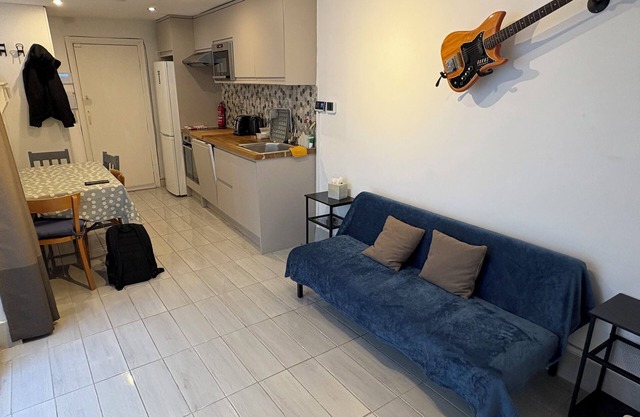 Cosy ground floor 2 bedroom flat, central and well connected