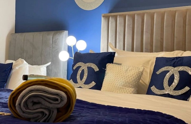 COSY HLA HOLYTOWN APARTMENT
