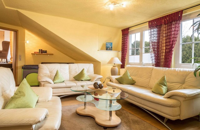 Cosy Holiday Apartment with Balcony, Wi-Fi, Heating and one Parking Space available