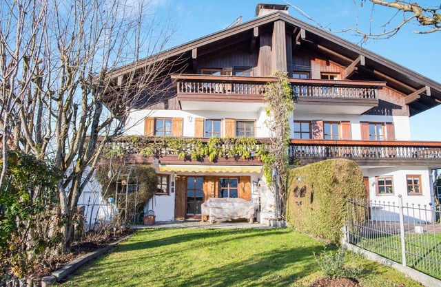 Acogedor apartamento vacacional "Alpenblick" con balcón, terraza y Wi-Fi; aparcamiento disponible