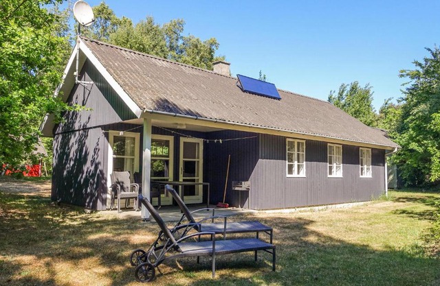 Cosy Home In Aakirkeby With 3 Bedrooms And Wifi