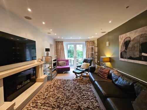 Cosy Home With Garden & Driveway, 6min To Airport