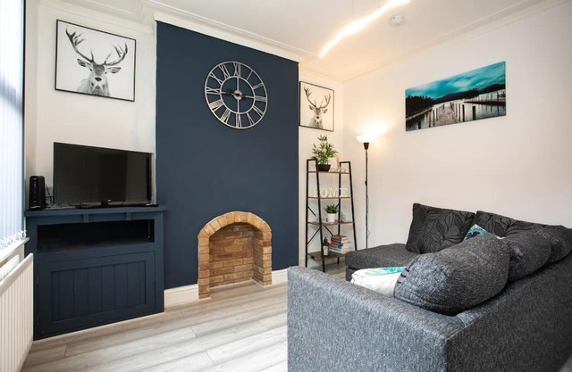 Cosy home with street parking for you