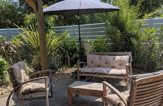 Cosy house close to the beach and town, all on foot, Wifi. "La Pergola Océane