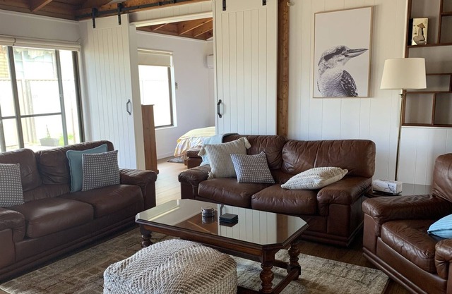 Cosy house in the heart of Heathcote; walking distance to restaurants and shops