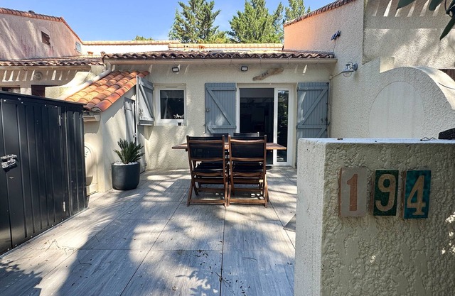 Casa con Terraza Privada, WIFI y Mascotas, cerca del Mar y Comercios