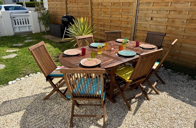 Cosy house with garden, 5 minutes walk from the sea