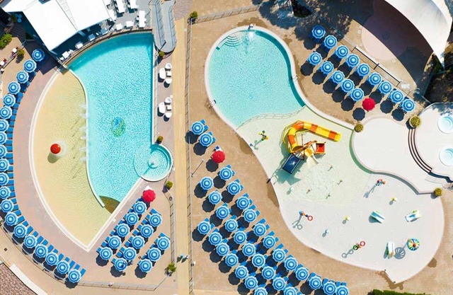 Precioso apartamento en villa con WIFI, A/C, jacuzzi, piscina, TV, patio y aparcamiento
