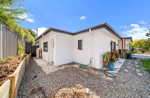 Cosy Kambah 1 Bedroom Near Shops & Parks