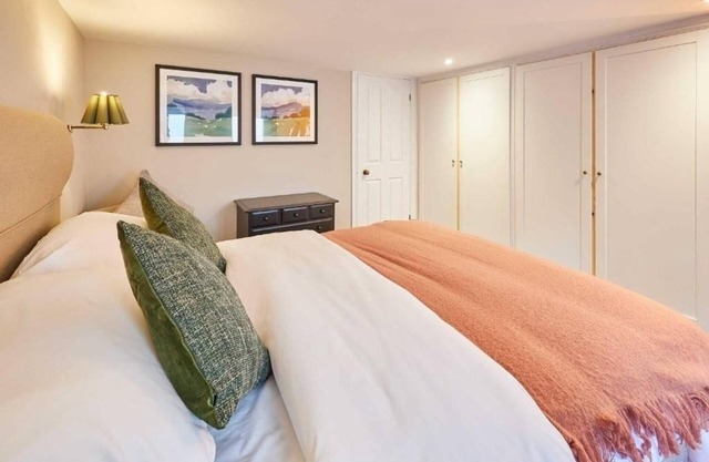 Cosy King Bed Apartment at the Raven Hotel in Much Wenlock by PureStay