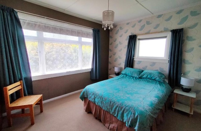 Cosy Kiwi bach Kid and Pet friendly Beach house