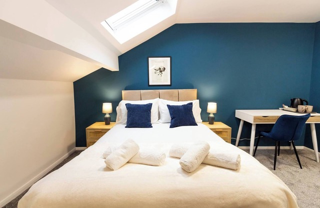Cosy Large Ensuite Room in the Heart of Oldham