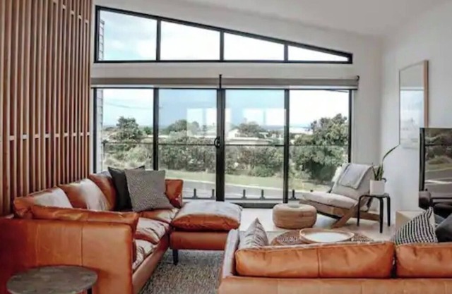 Cosy, luxury beachside getaway
