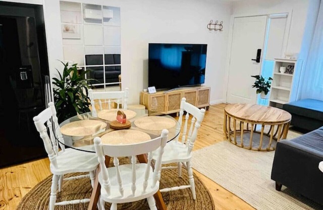 Cosy Modern RetreatI CourtyardI Parking*FREE1night