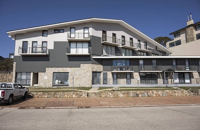 Cosy Mount Buller Blue Bird Apartment. In the heart of the village!