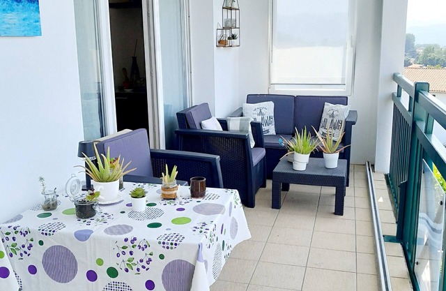 Cosy mountain view apartment, 2 bedrooms, terrace and parking box