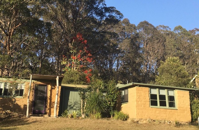 Cosy mud brick cottage in a serene bush setting, near Tathra.