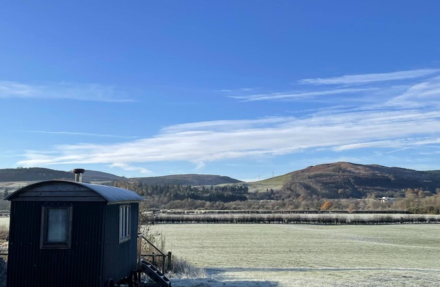 Cosy off grid shepherds hut in village location