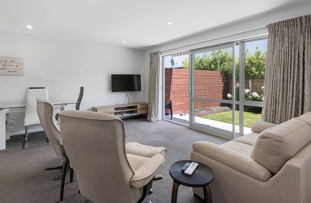 COSY ON CLISSOLD - CHRISTCHURCH CITY CENTRE APARTMENT in Christchurch