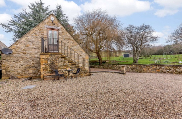 Cosy one bedroom dog friendly holiday home in the Cotswolds - The Nest at Robins Roost