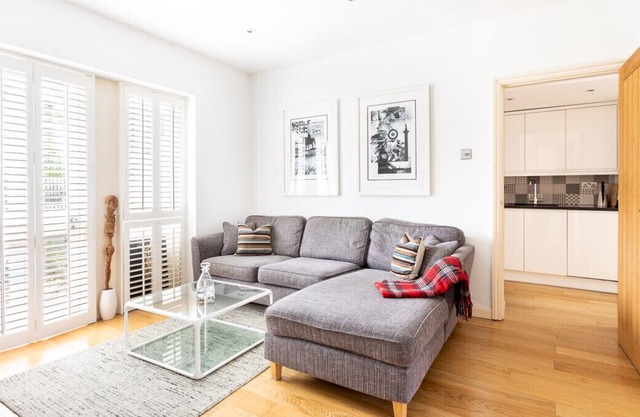 Cosy Oval Apartment