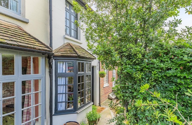 Pieman’s Cottage (a cosy cottage) Pulborough West Sussex