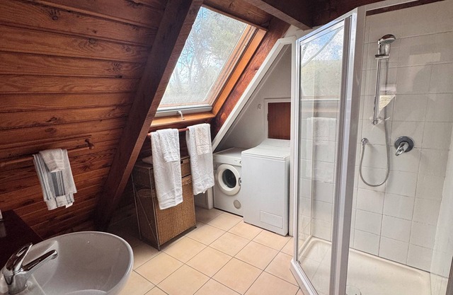 Cosy private beach house just steps away from the sand. Family and pet-friendly!
