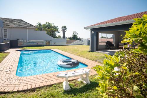 Cosy Private Cottages 3 bedrooms ,salt pool & DSTV