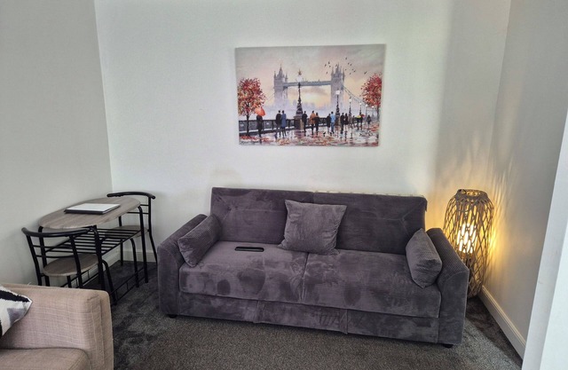 Cosy pub flat in Shotts between Glasgow and Edinburgh