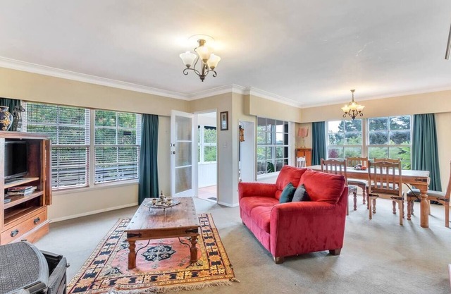 Cosy, quiet and rustic urban oasis. Close to the CBD, forest and beach.