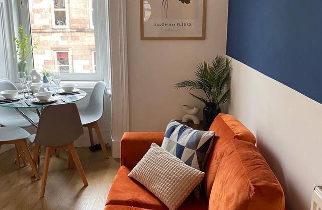 Cosy Retreat: Charming 2-Bed Apartment