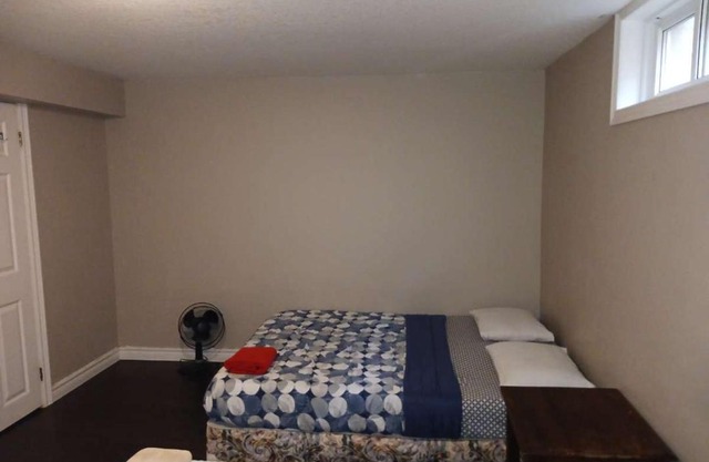 Cosy Romantic and Cost Effective Stay in Kitchener