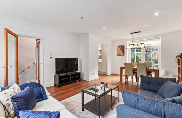 Cosy Secure 2-BR near Borough Mkt! Private Parking