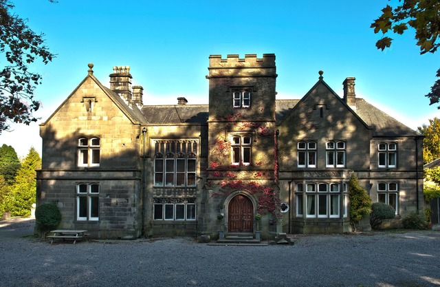 Cosy self catering apartment in large Victorian Residence