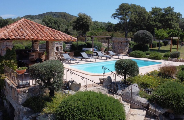 Cosy sheepfold, private pool, 15min from beaches and mountains