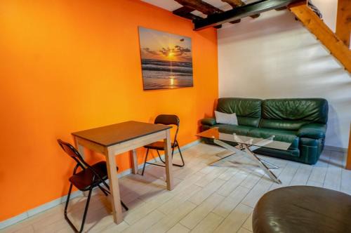 Cosy Smart and Modern Antony Centre