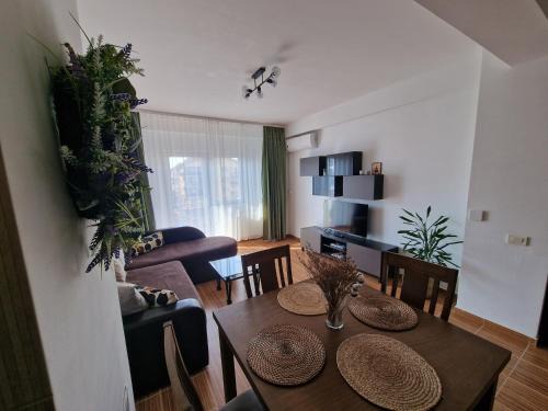 Cosy Spacious Apartment with Parking, Wi-Fi, Smart-TV Netflix