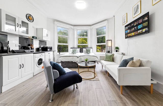 Cosy & Spacious Flat - Moments To City Centre - Train Station - Long Stay Disc %