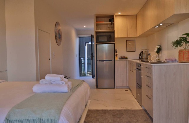 Cosy Studio in Awaroa Road