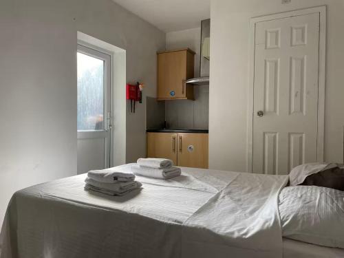Cosy Studio room with your own Garden in a House