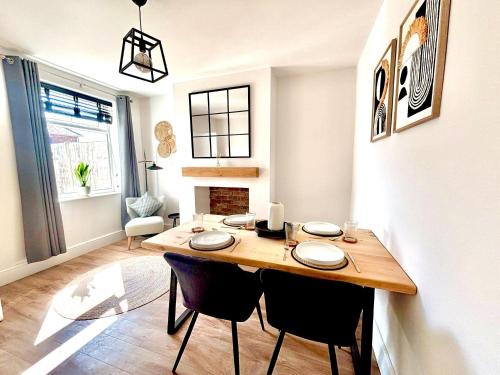 Cosy & stylish home contractor friendly - King size bed - Netflix - Fast Broadband - Private Garden - Coffee machine